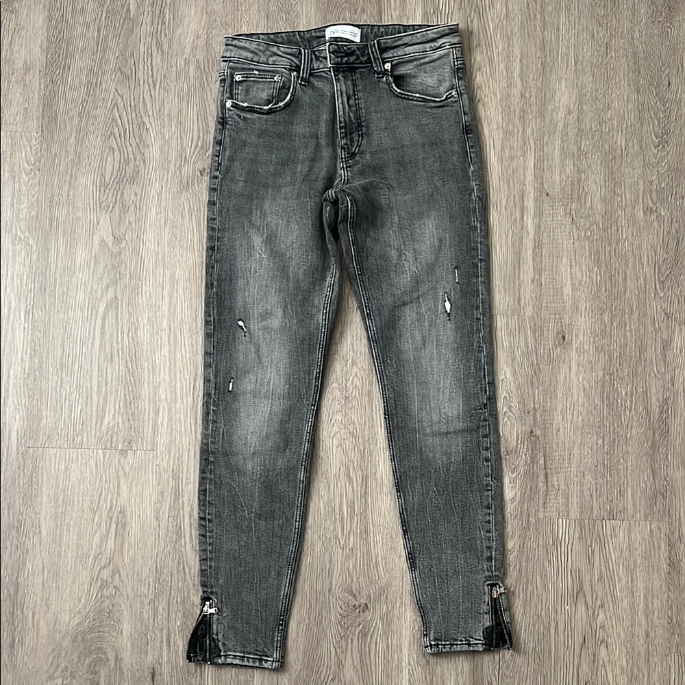 Zara Mid Rise Ankle Length Jeans